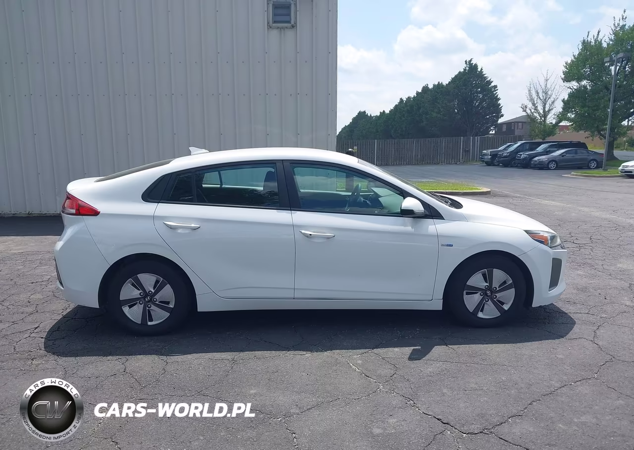 2018 Hyundai Ioniq Hybrid Blue VIN:KMHC65LC1JU075617 - 14