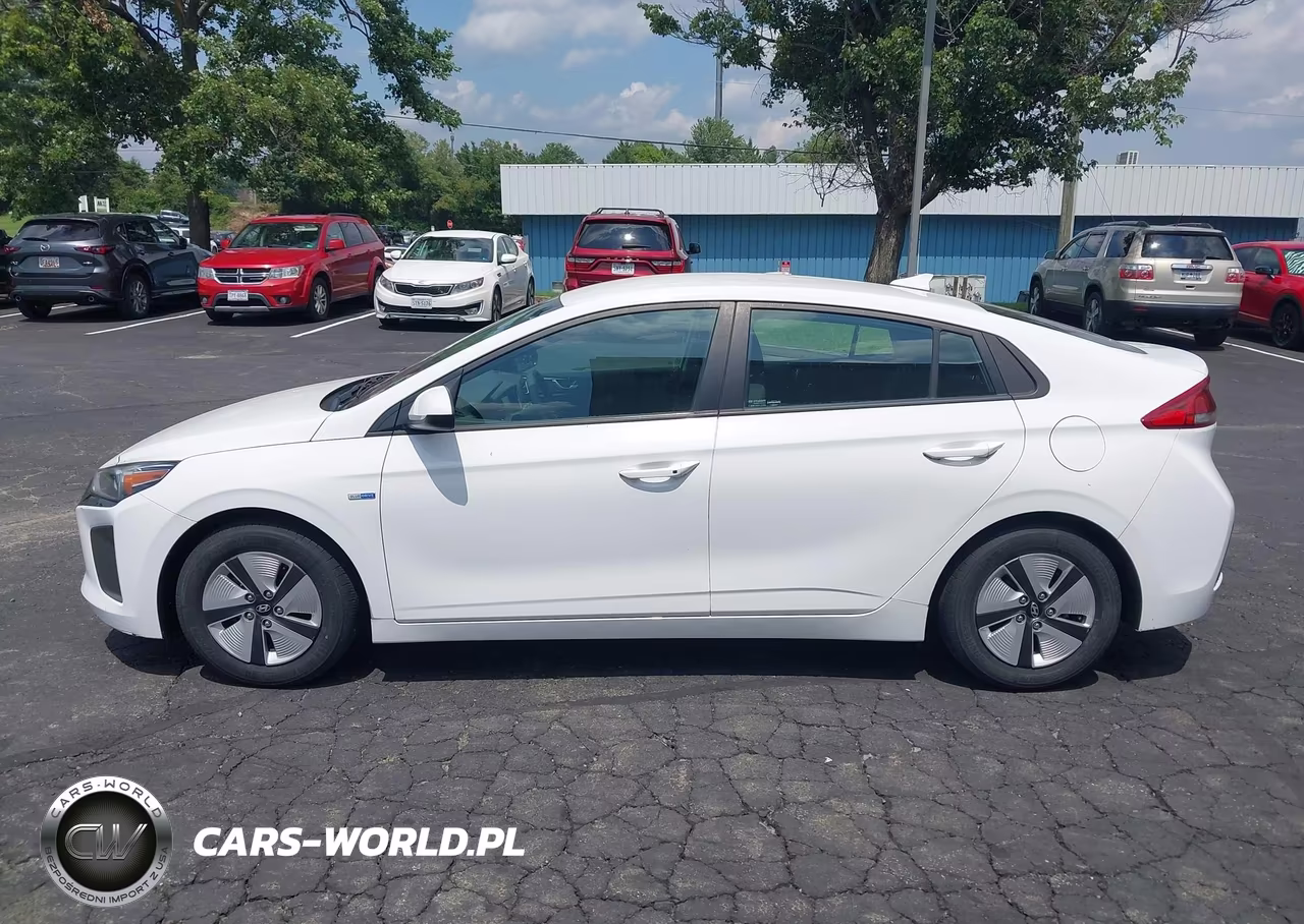 2018 Hyundai Ioniq Hybrid Blue VIN:KMHC65LC1JU075617 - 15