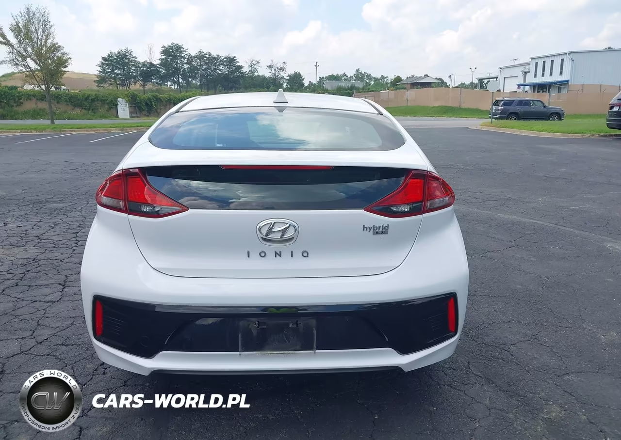 2018 Hyundai Ioniq Hybrid Blue VIN:KMHC65LC1JU075617 - 17