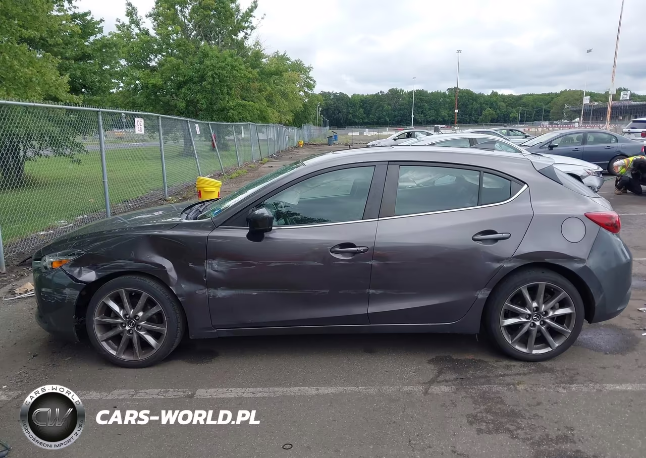 2018 Mazda Mazda3 Grand Touring VIN:3MZBN1M37JM215682 - 14