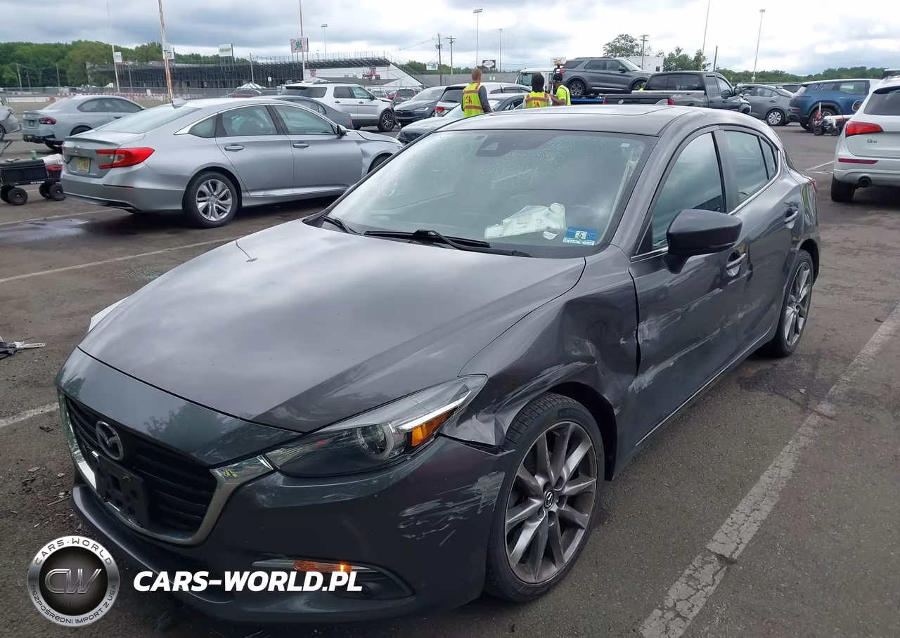2018 Mazda Mazda3 Grand Touring VIN:3MZBN1M37JM215682 - 2