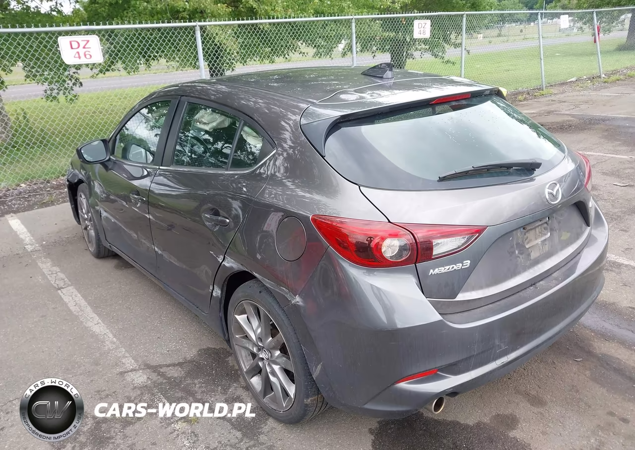 2018 Mazda Mazda3 Grand Touring VIN:3MZBN1M37JM215682 - 3