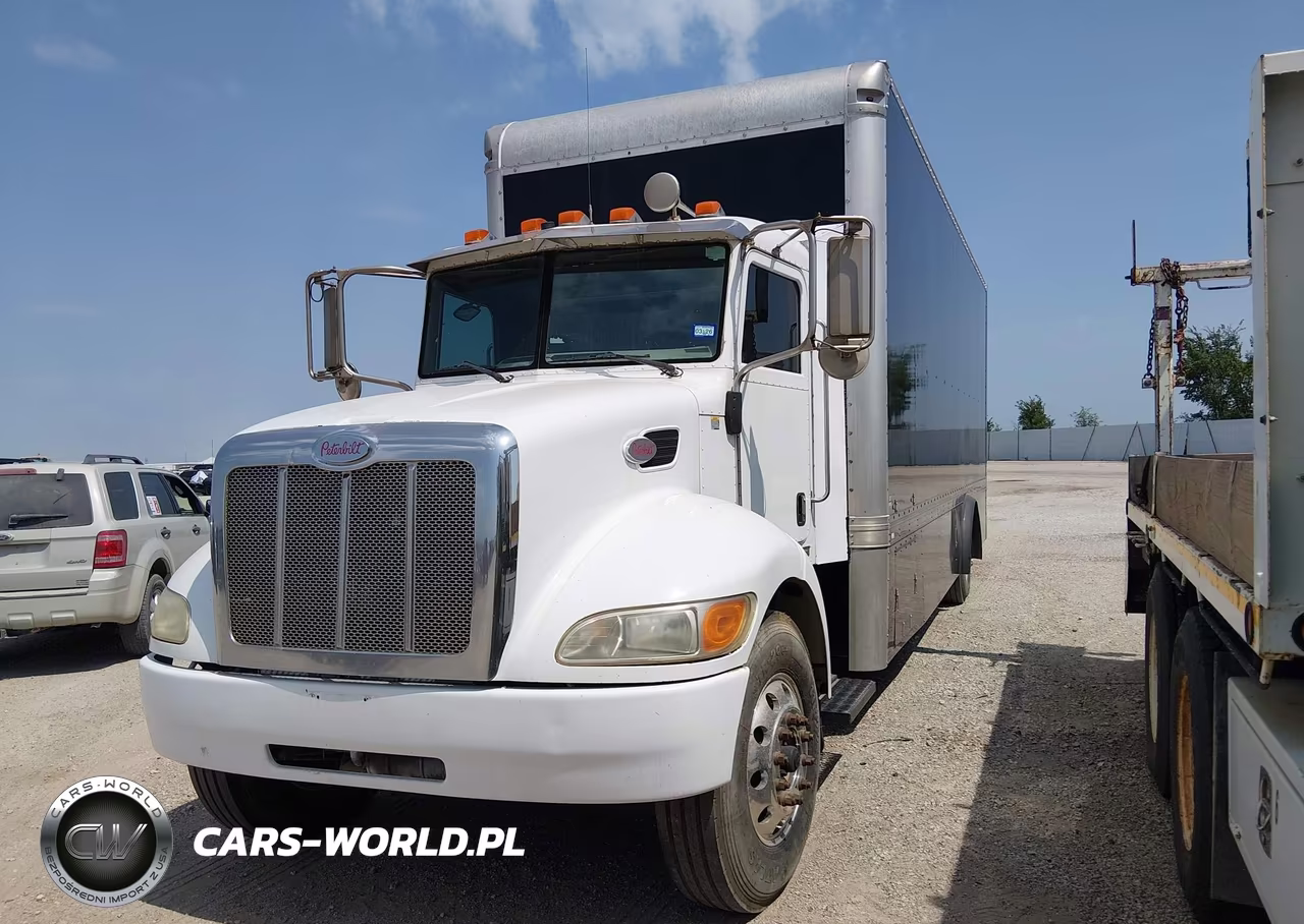 2007 Peterbilt 335 VIN:2NPLHD7X67M692979 - 2