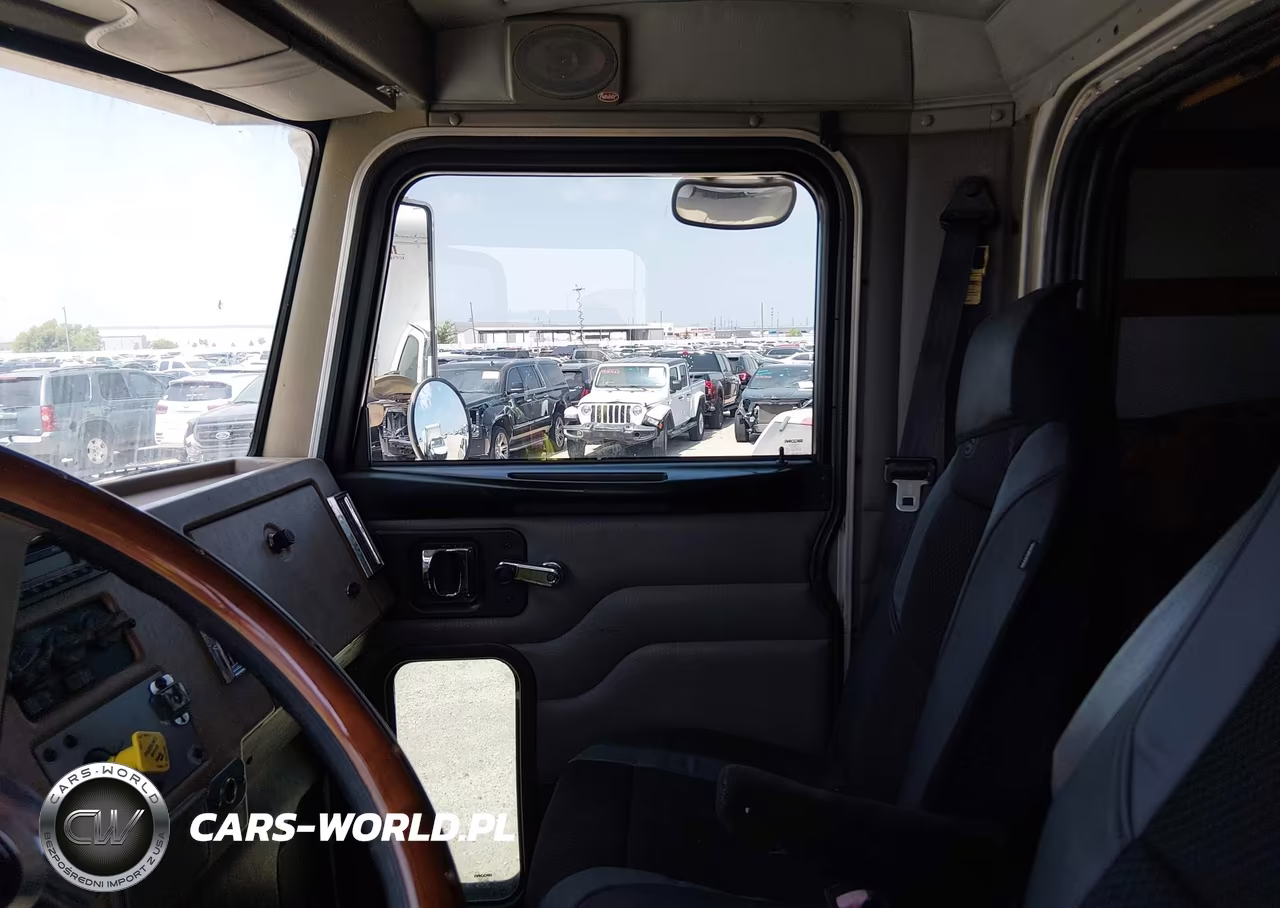 2007 Peterbilt 335 VIN:2NPLHD7X67M692979 - 6