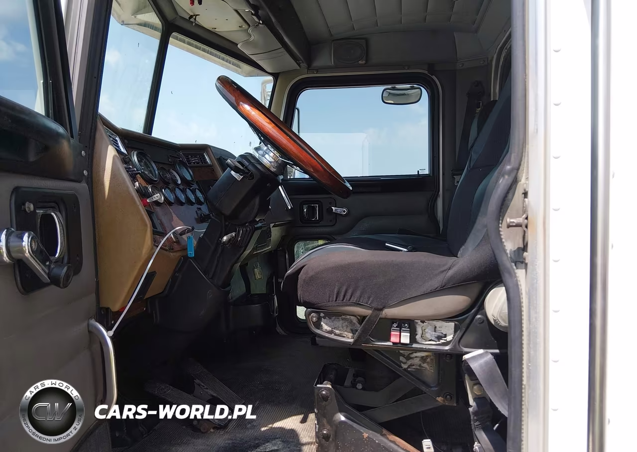 2007 Peterbilt 335 VIN:2NPLHD7X67M692979 - 7