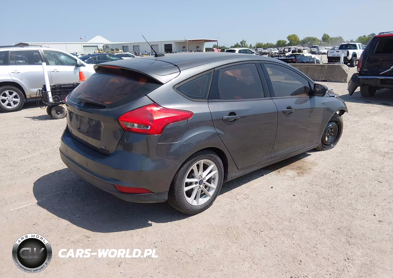 2016 Ford Focus Se VIN:1FADP3K20GL404783 - 4