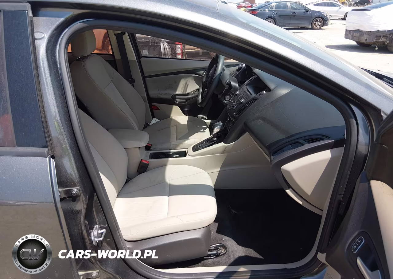 2016 Ford Focus Se VIN:1FADP3K20GL404783 - 5