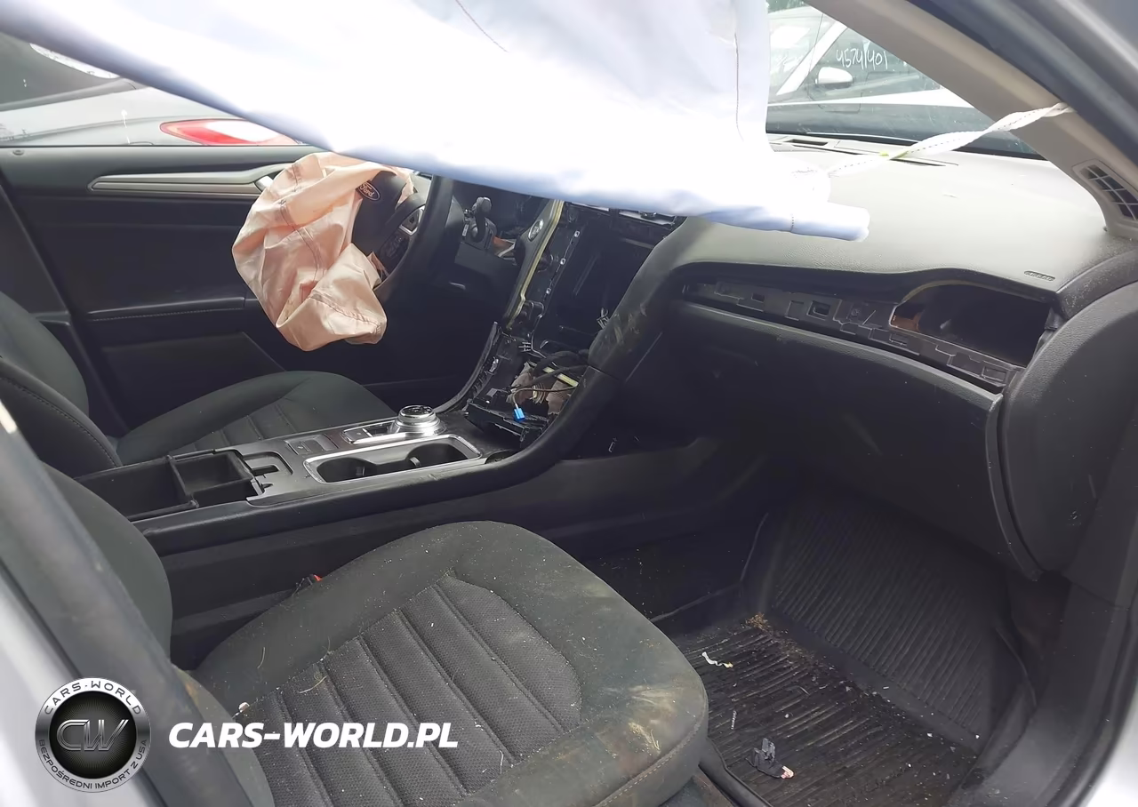 2018 Ford Fusion Se VIN:3FA6P0H7XJR270772 - 5