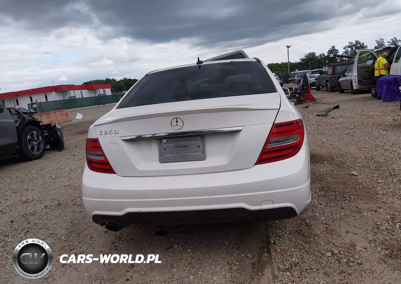 2013 Mercedes-Benz C 250 Sport VIN:WDDGF4HB6DR276135 - 17