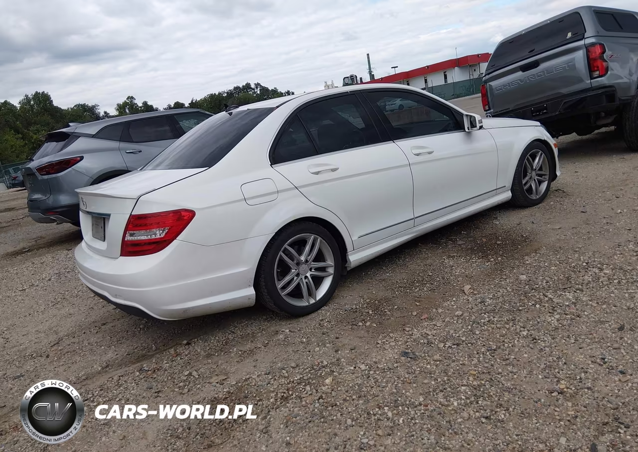 2013 Mercedes-Benz C 250 Sport VIN:WDDGF4HB6DR276135 - 4
