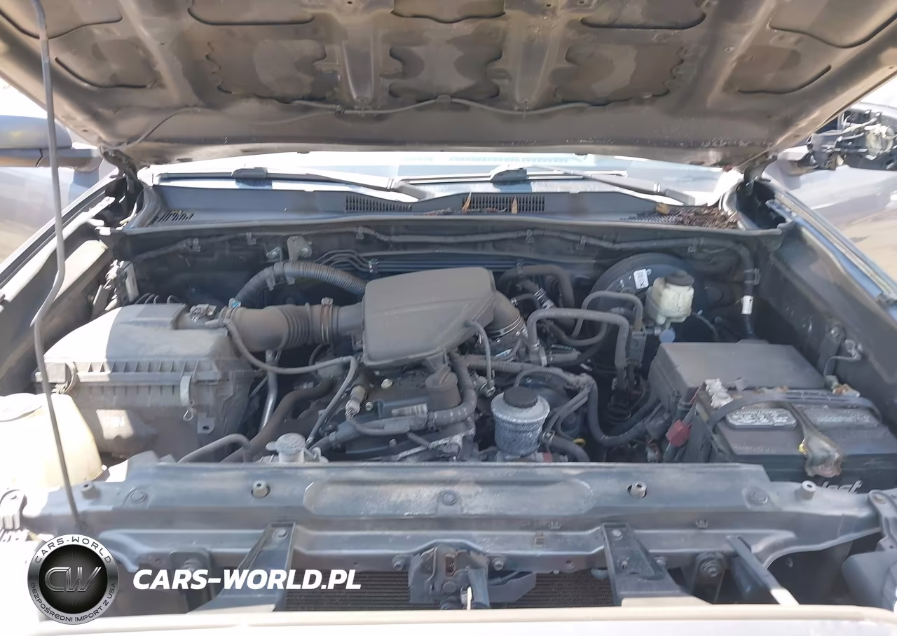 2018 Toyota Tacoma Sr VIN:5TFAX5GN4JX110914 - 10