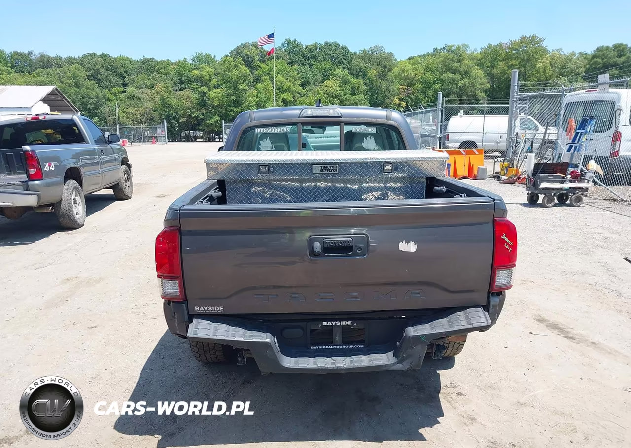2018 Toyota Tacoma Sr VIN:5TFAX5GN4JX110914 - 17