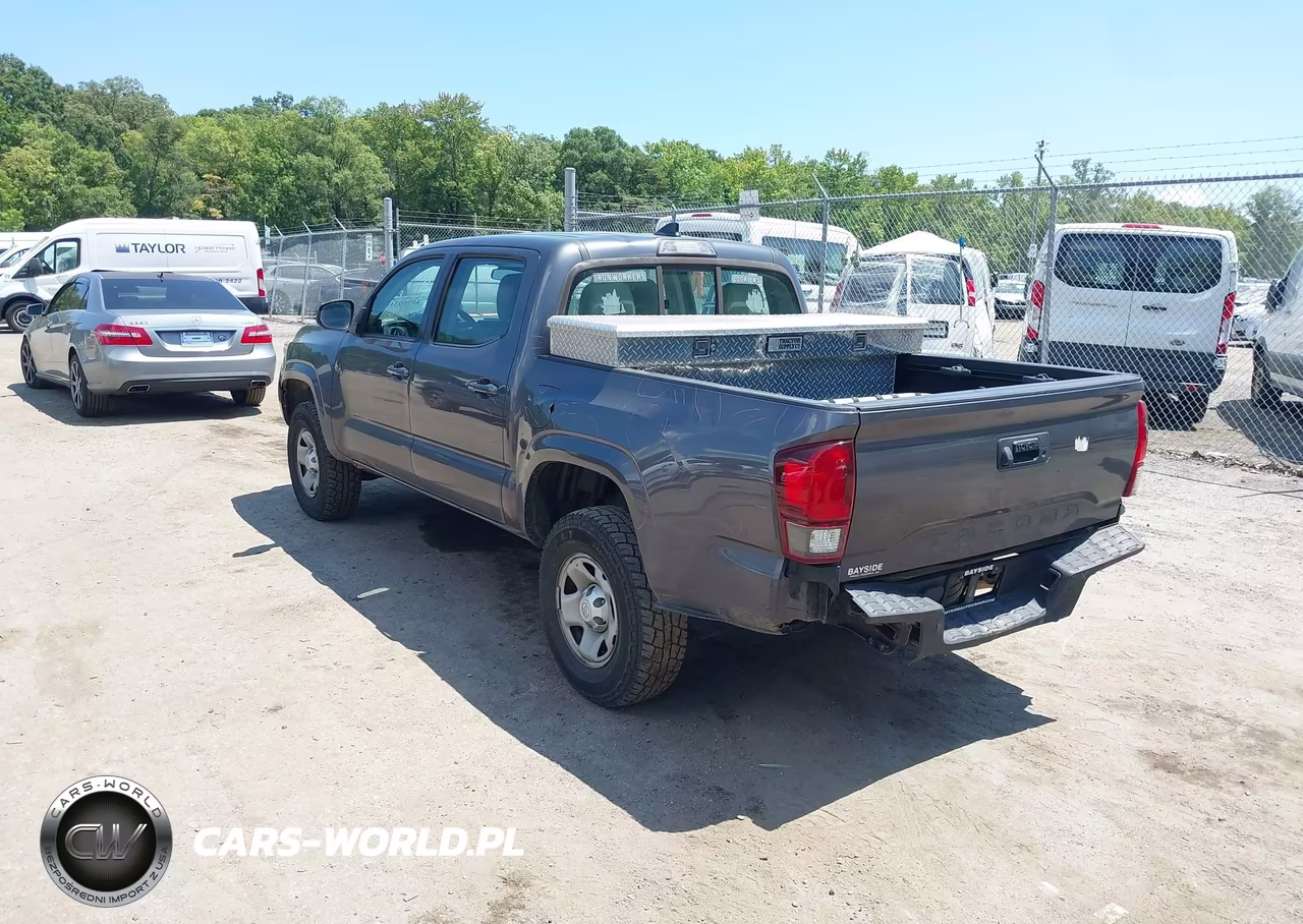 2018 Toyota Tacoma Sr VIN:5TFAX5GN4JX110914 - 3