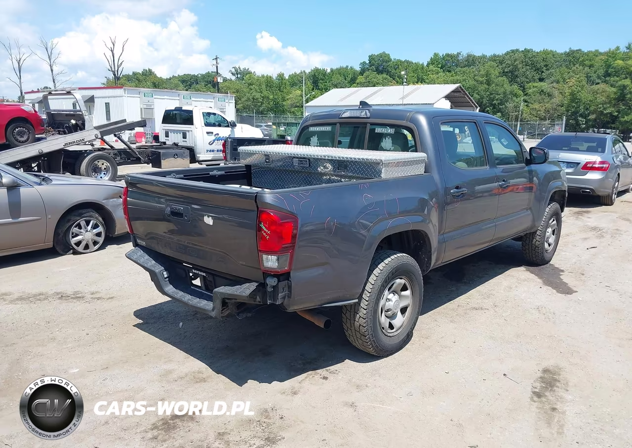 2018 Toyota Tacoma Sr VIN:5TFAX5GN4JX110914 - 4