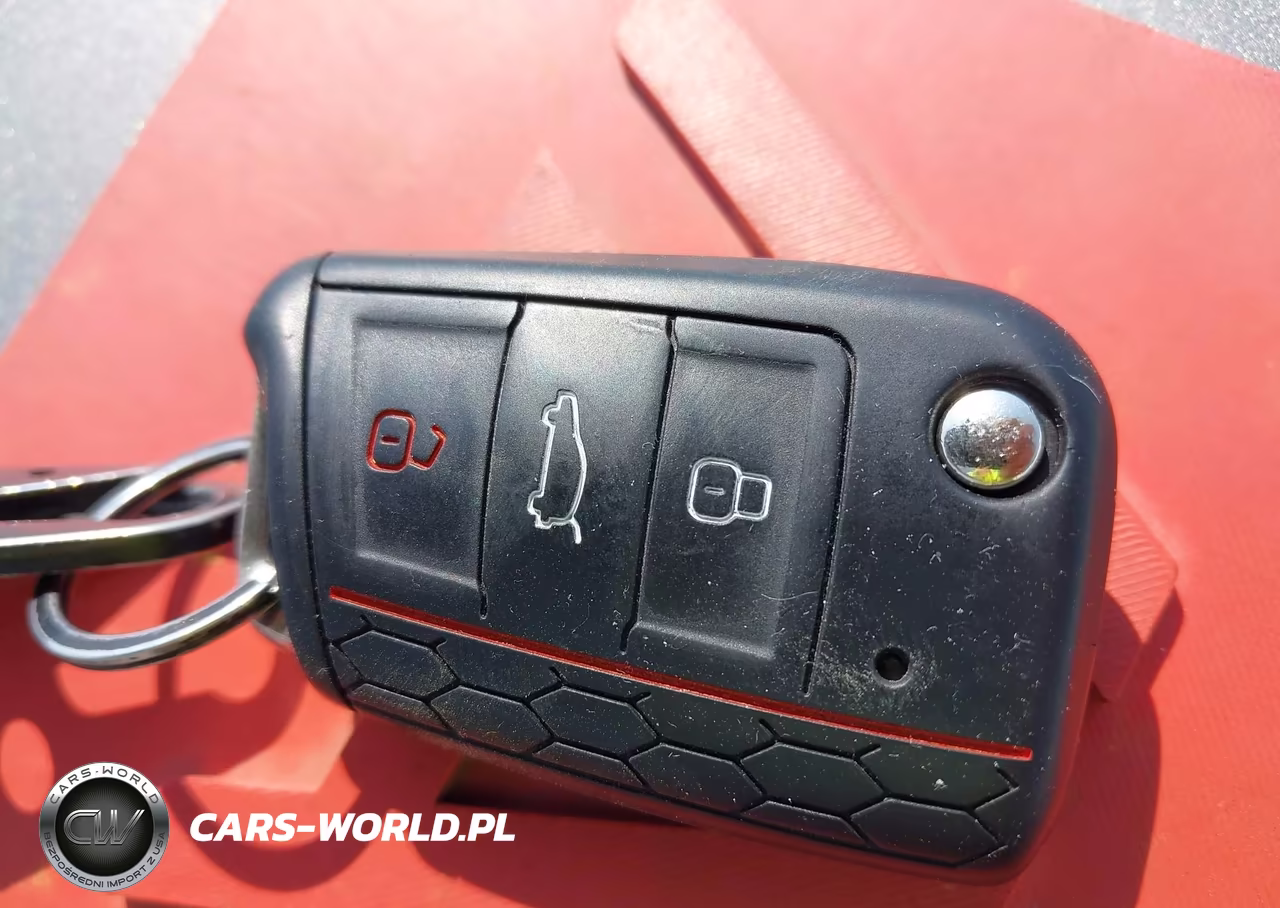 2015 Volkswagen Golf R 4-Door VIN:WVWLF7AU9FW233449 - 11