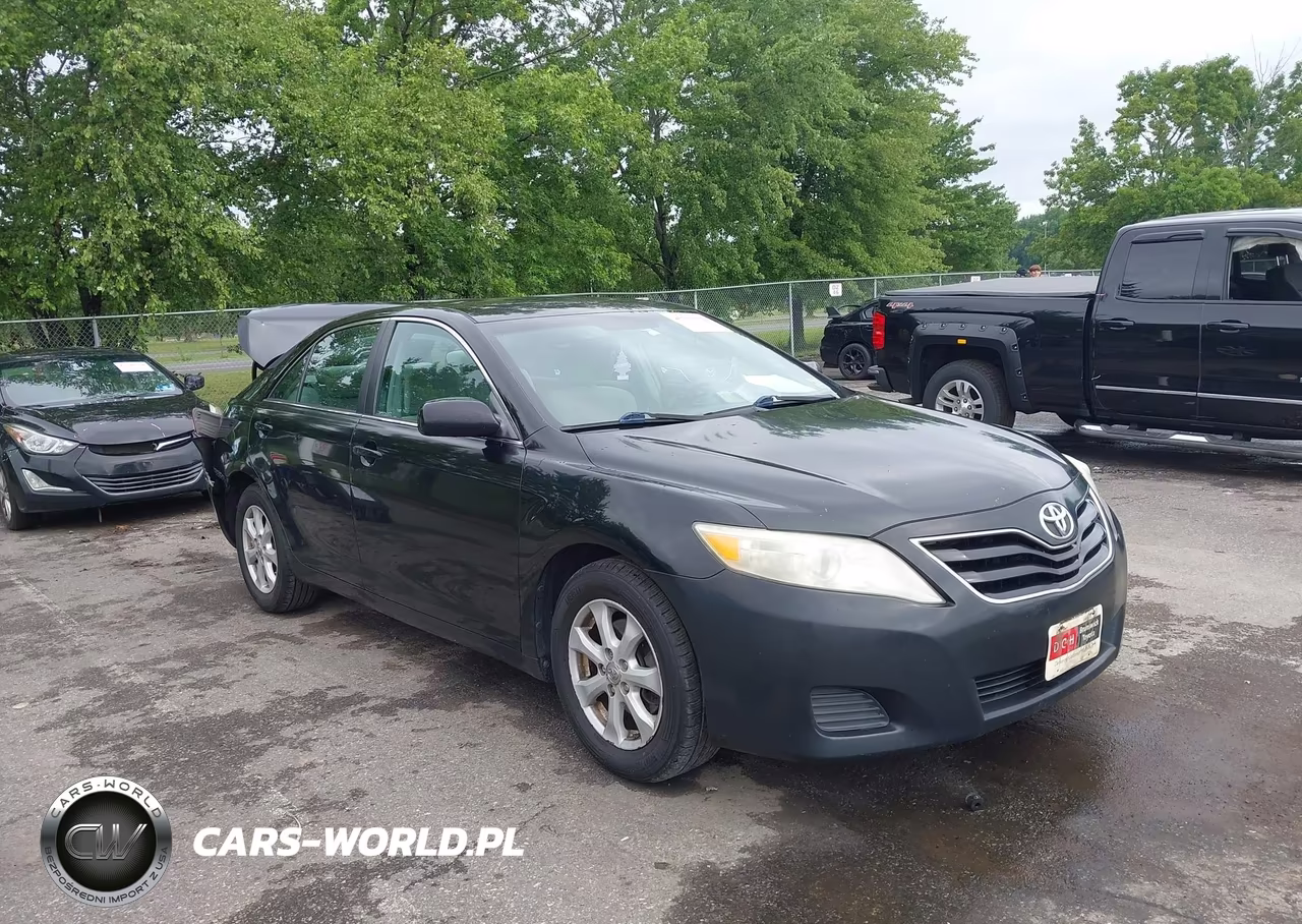 2011 Toyota Camry Le – zdjęcie 1 z 16