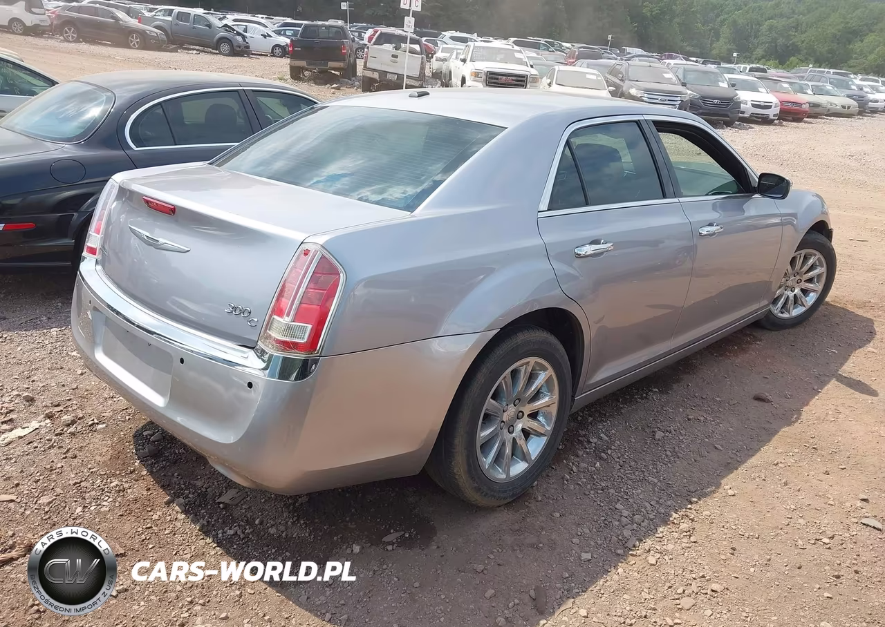2014 Chrysler 300C VIN:2C3CCAET1EH171795 - 4