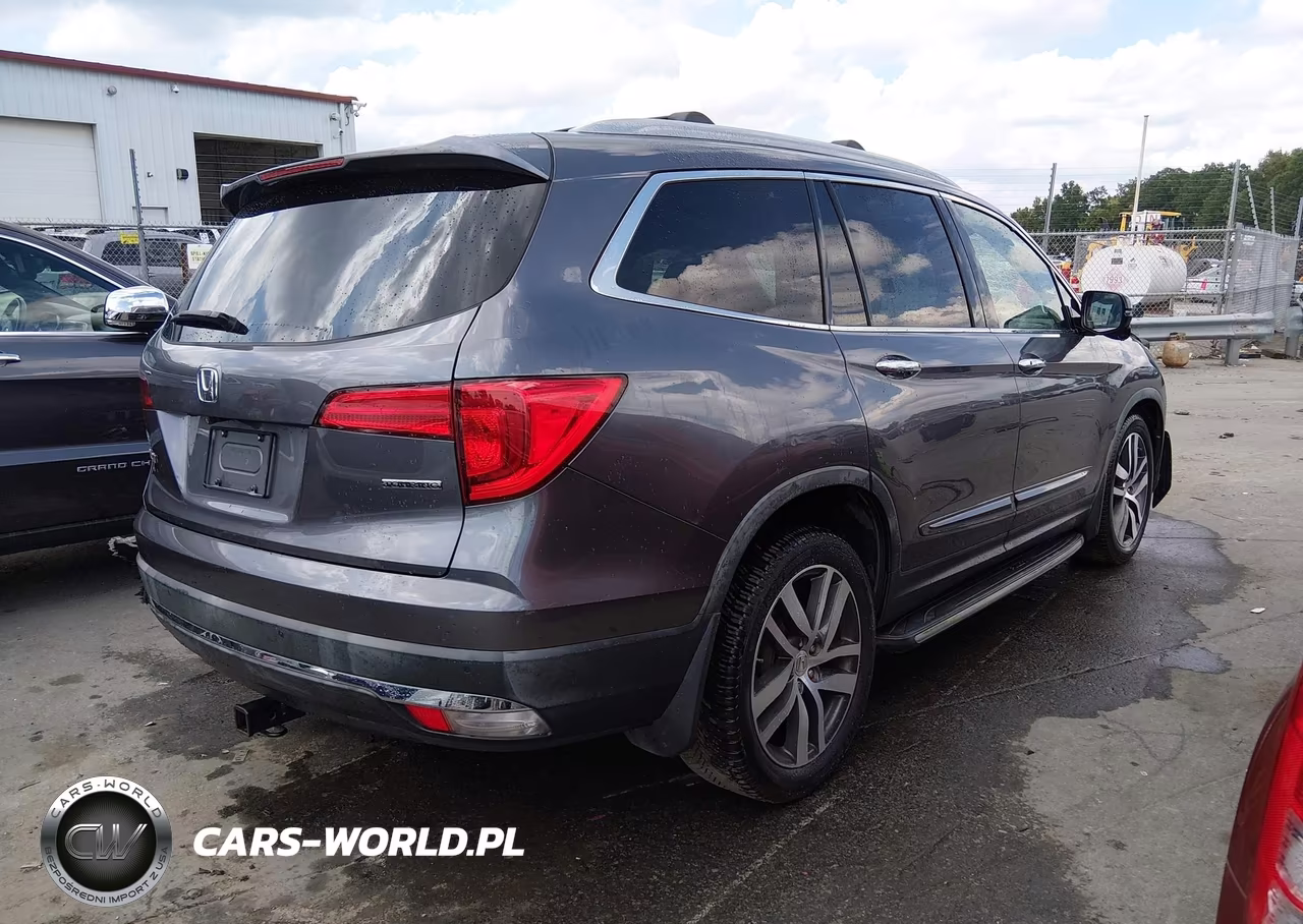 2017 Honda Pilot Touring VIN:5FNYF5H90HB039654 - 4