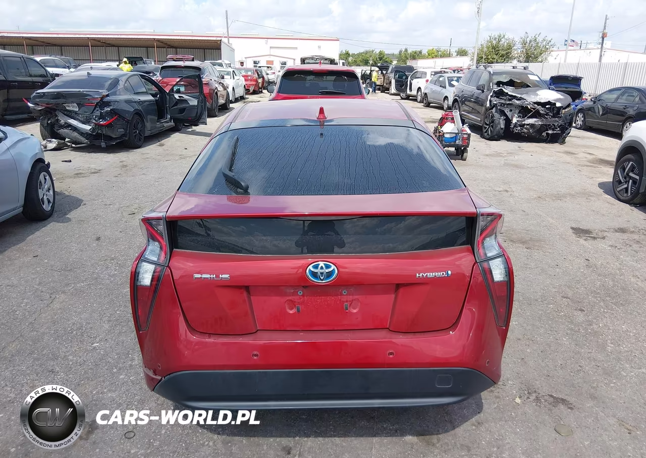 2018 Toyota Prius Four VIN:JTDKARFU5J3063910 - 16