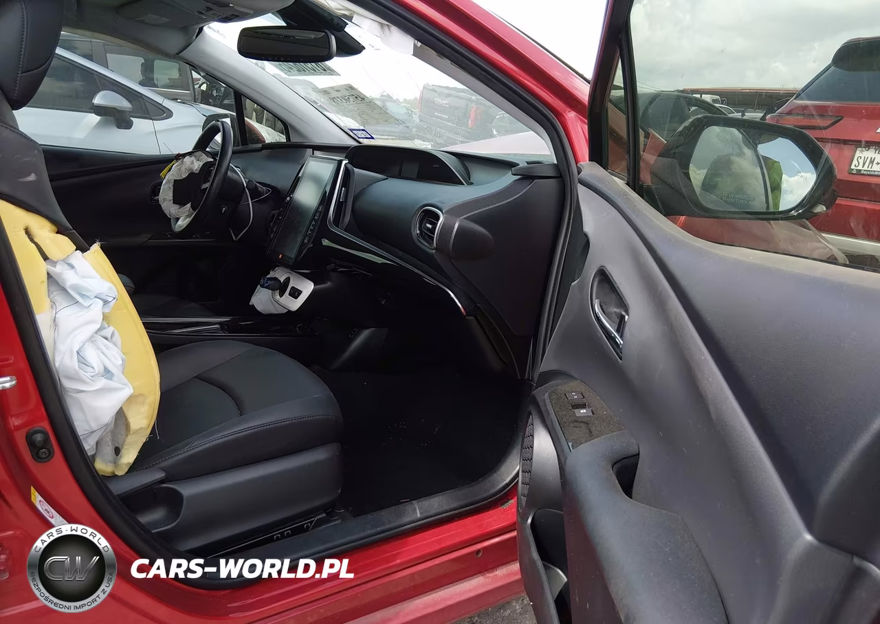 2018 Toyota Prius Four VIN:JTDKARFU5J3063910 - 5