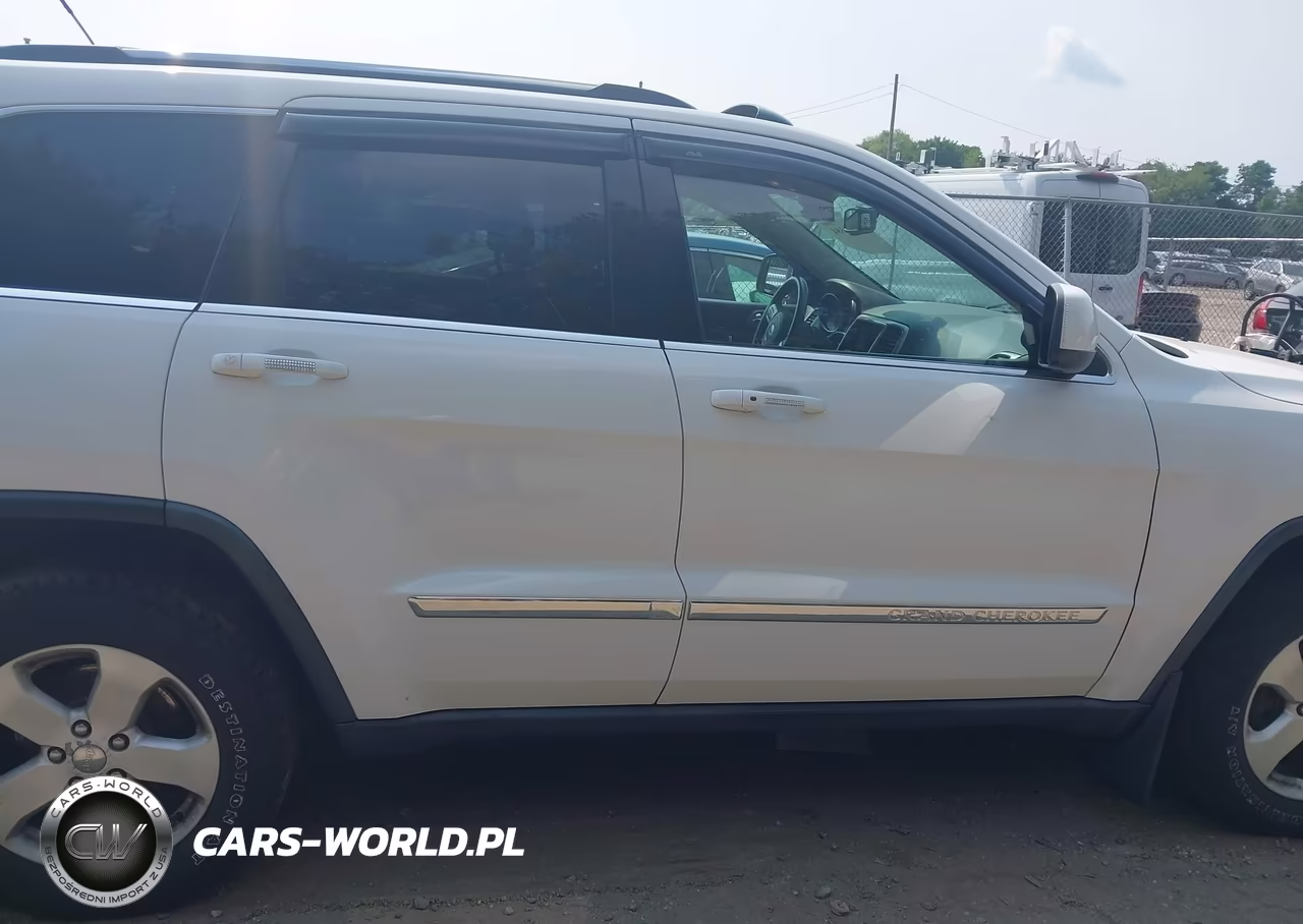 2013 Jeep Grand Cherokee Laredo VIN:1C4RJFAG4DC583633 - 13