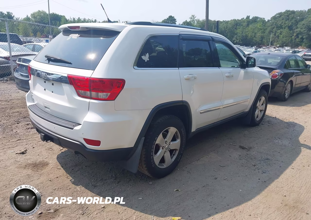 2013 Jeep Grand Cherokee Laredo VIN:1C4RJFAG4DC583633 - 4