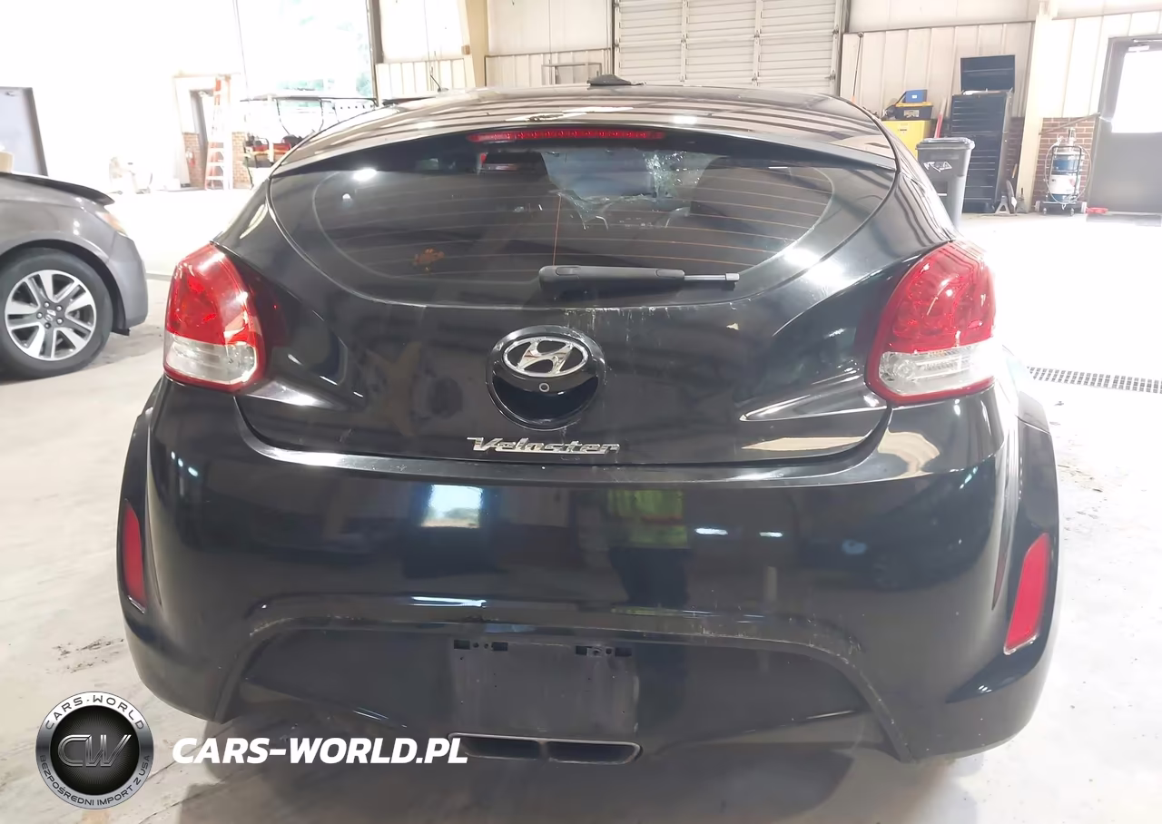 2017 Hyundai Veloster VIN:KMHTC6AD3HU322320 - 17