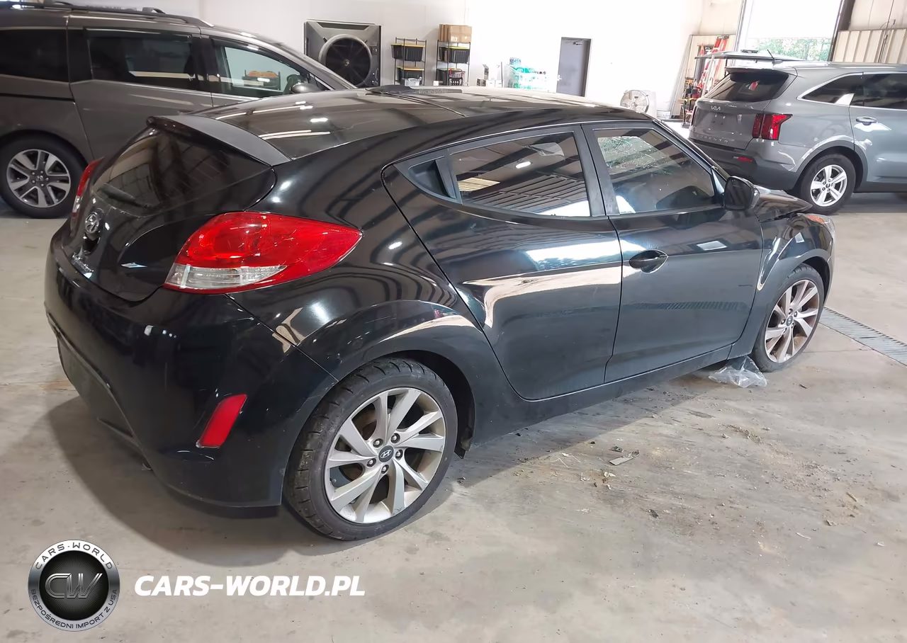 2017 Hyundai Veloster VIN:KMHTC6AD3HU322320 - 4