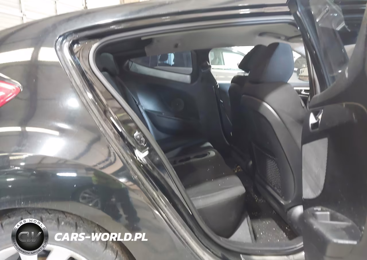 2017 Hyundai Veloster VIN:KMHTC6AD3HU322320 - 8