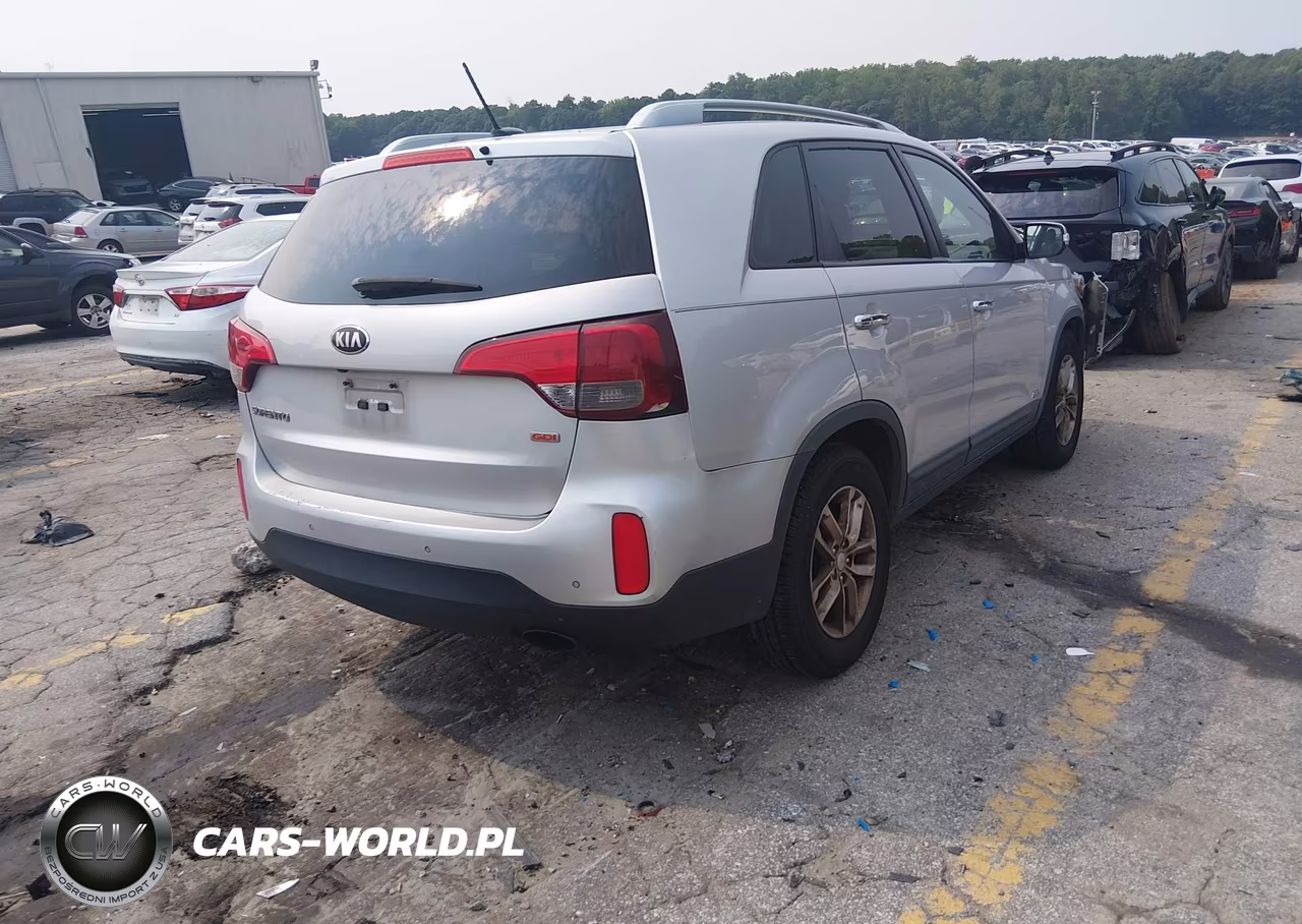 2014 Kia Sorento Lx VIN:5XYKTCA68EG450341 - 4