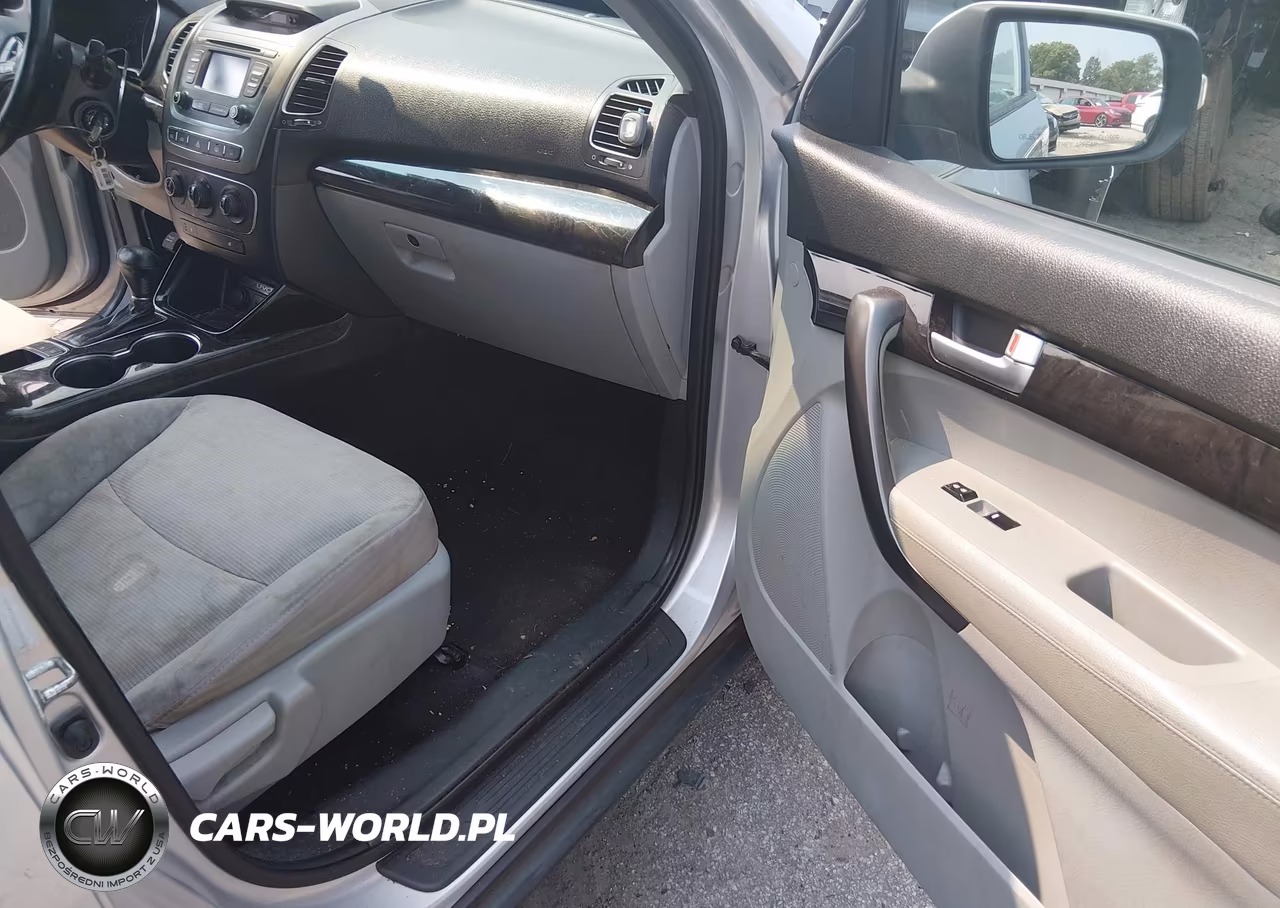 2014 Kia Sorento Lx VIN:5XYKTCA68EG450341 - 5