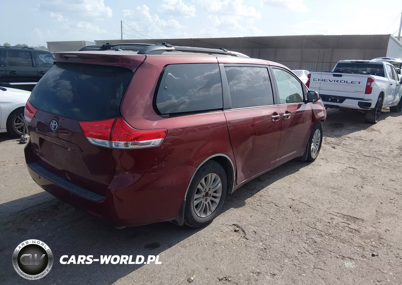 2013 Toyota Sienna Xle V6 8 Passenger VIN:5TDYK3DC3DS374088 - 4