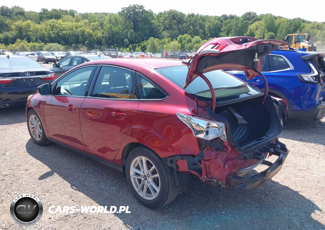 2017 Ford Focus Se VIN:1FADP3F26HL346609 - 3