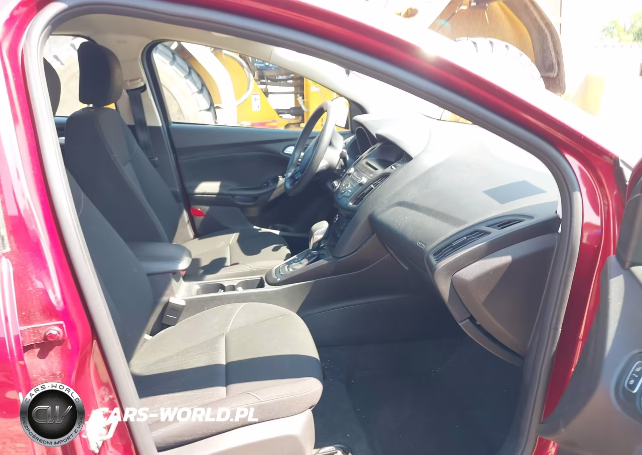 2017 Ford Focus Se VIN:1FADP3F26HL346609 - 5