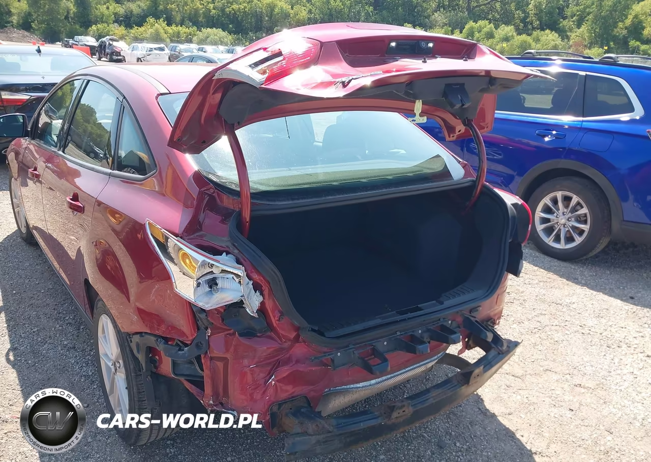 2017 Ford Focus Se VIN:1FADP3F26HL346609 - 6