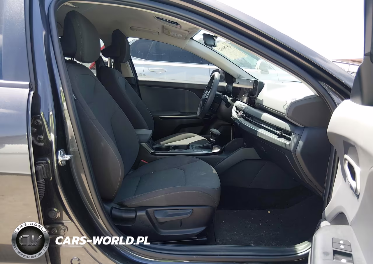 2025 Kia K4 Lxs VIN:3KPFT4DE3SE115197 - 5