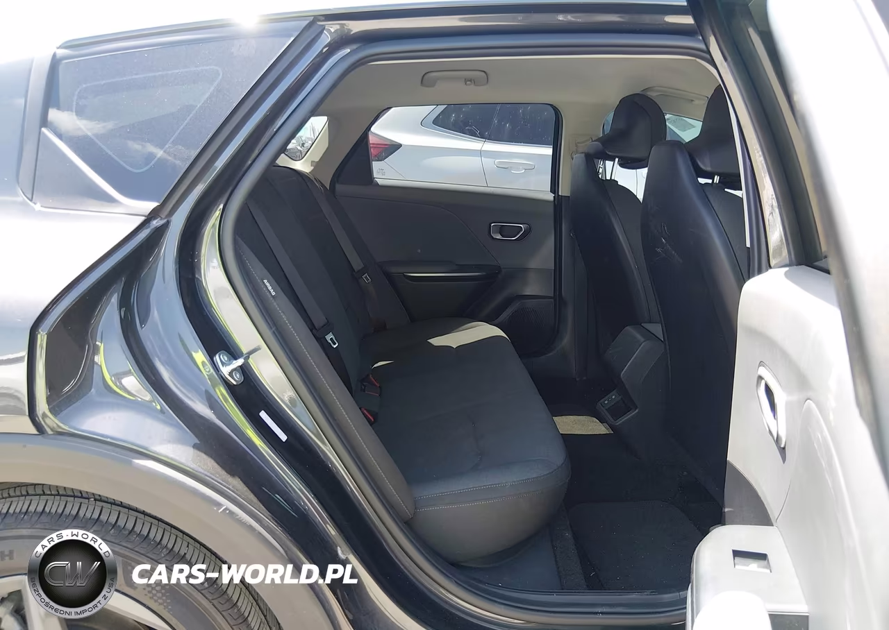 2025 Kia K4 Lxs VIN:3KPFT4DE3SE115197 - 8