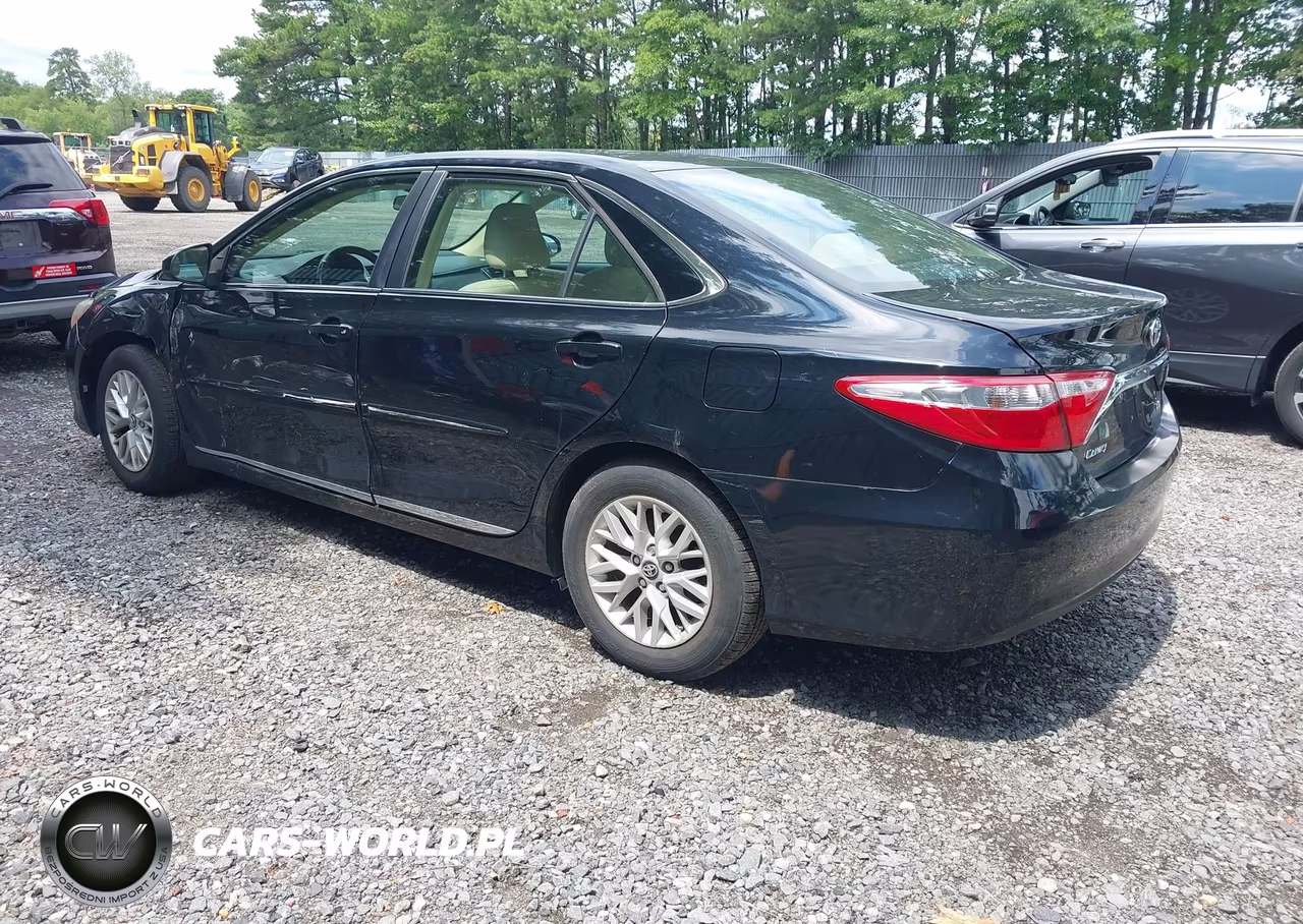 2017 Toyota Camry Le VIN:4T1BF1FK5HU433643 - 3