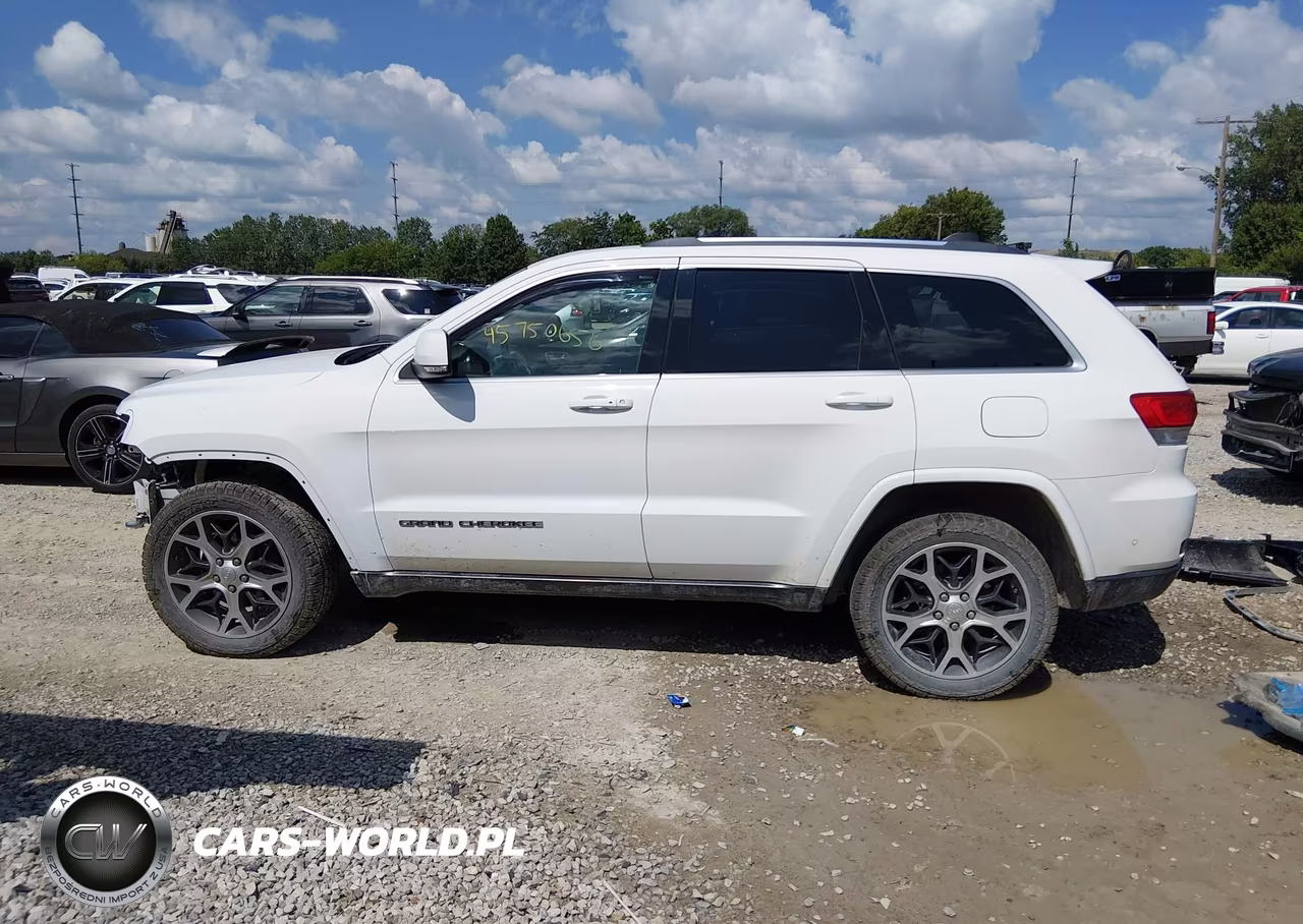 2018 Jeep Grand Cherokee Sterling Edition 4X4 VIN:1C4RJFBG6JC106017 - 15