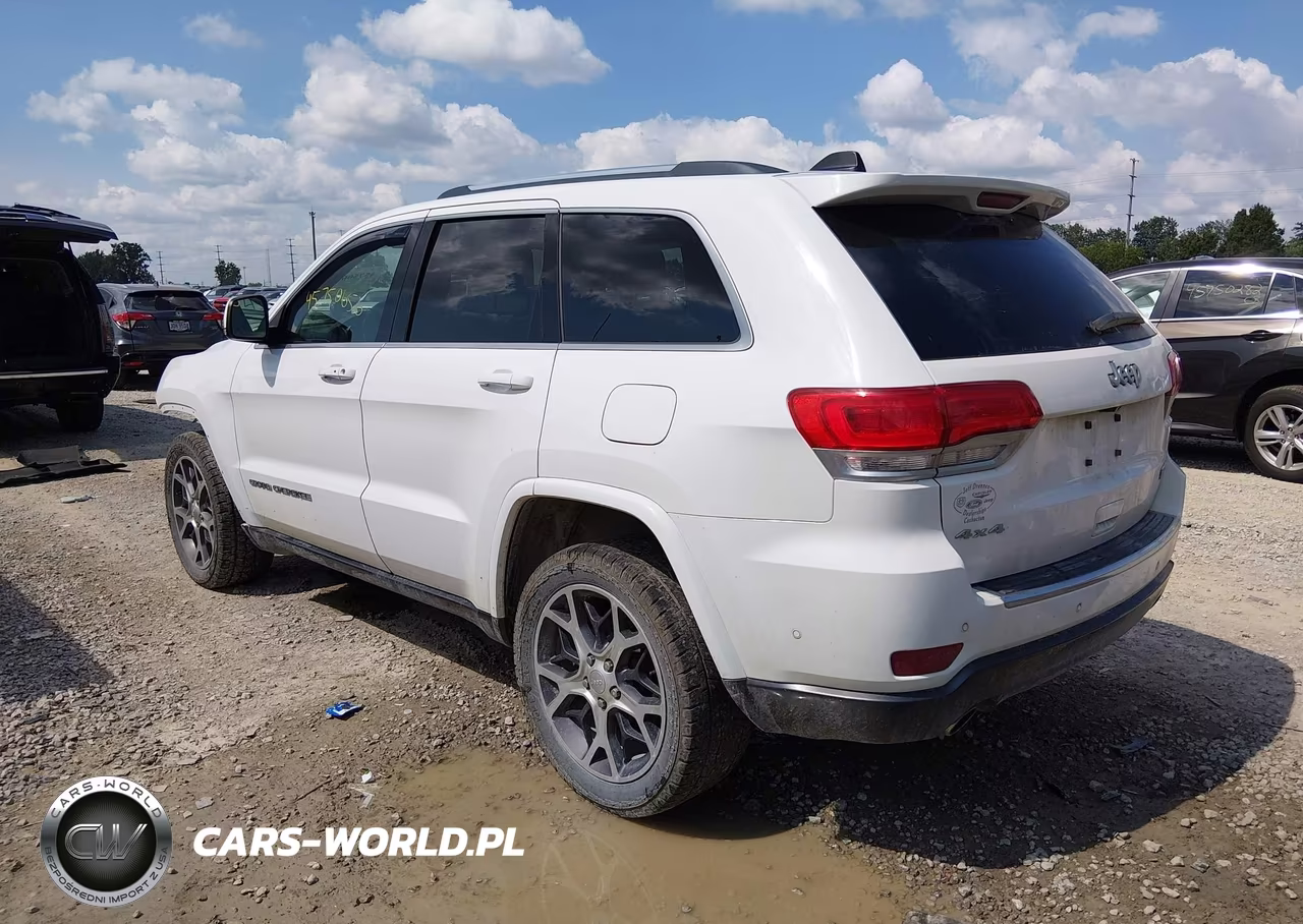 2018 Jeep Grand Cherokee Sterling Edition 4X4 VIN:1C4RJFBG6JC106017 - 3