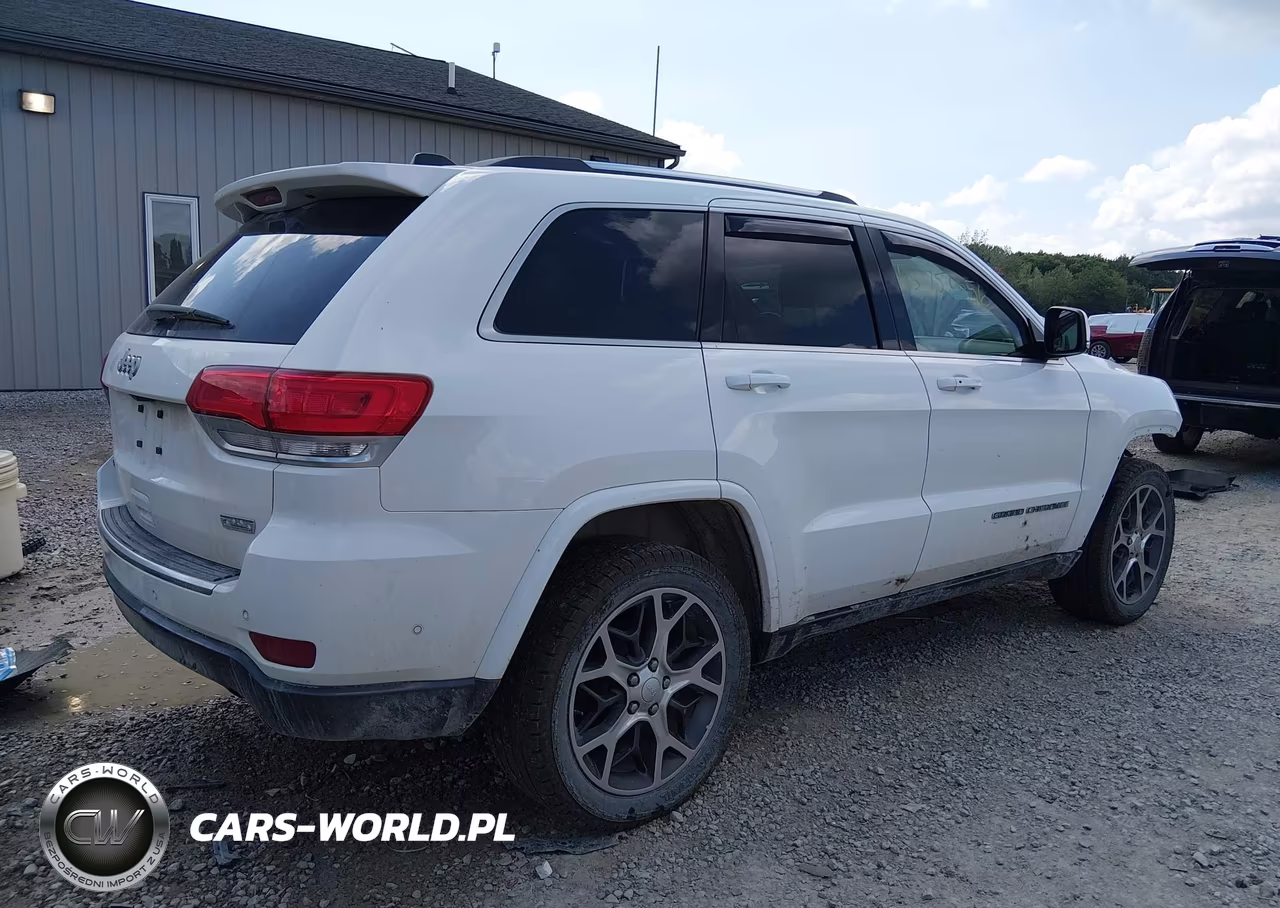 2018 Jeep Grand Cherokee Sterling Edition 4X4 VIN:1C4RJFBG6JC106017 - 4