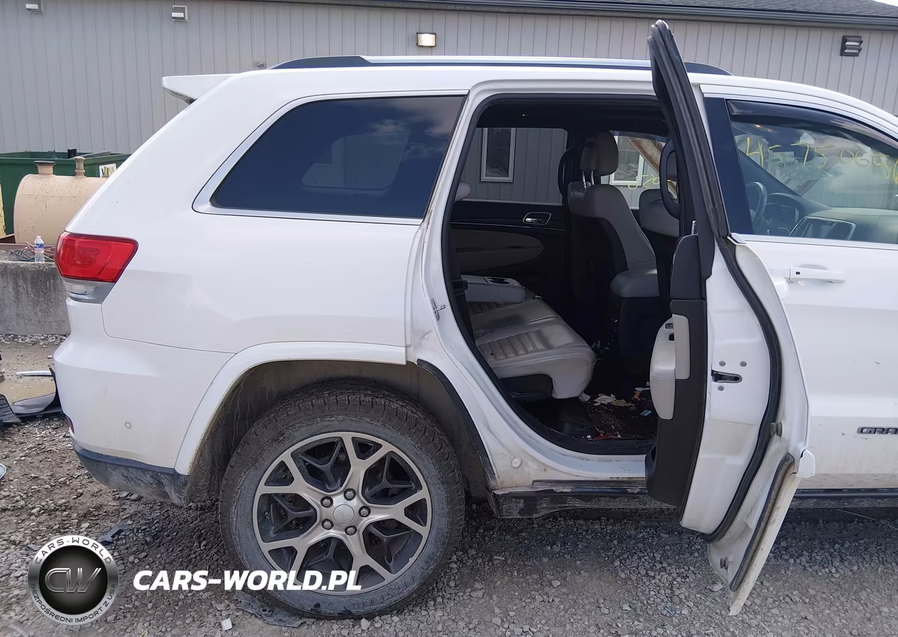 2018 Jeep Grand Cherokee Sterling Edition 4X4 VIN:1C4RJFBG6JC106017 - 8