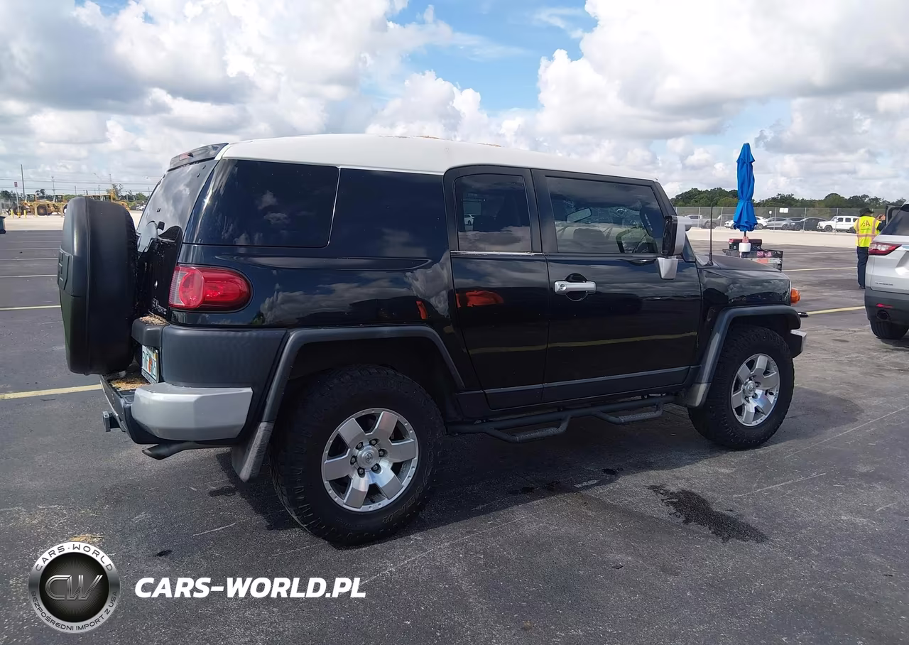 2007 Toyota Fj Cruiser VIN:JTEBU11F370088585 - 4