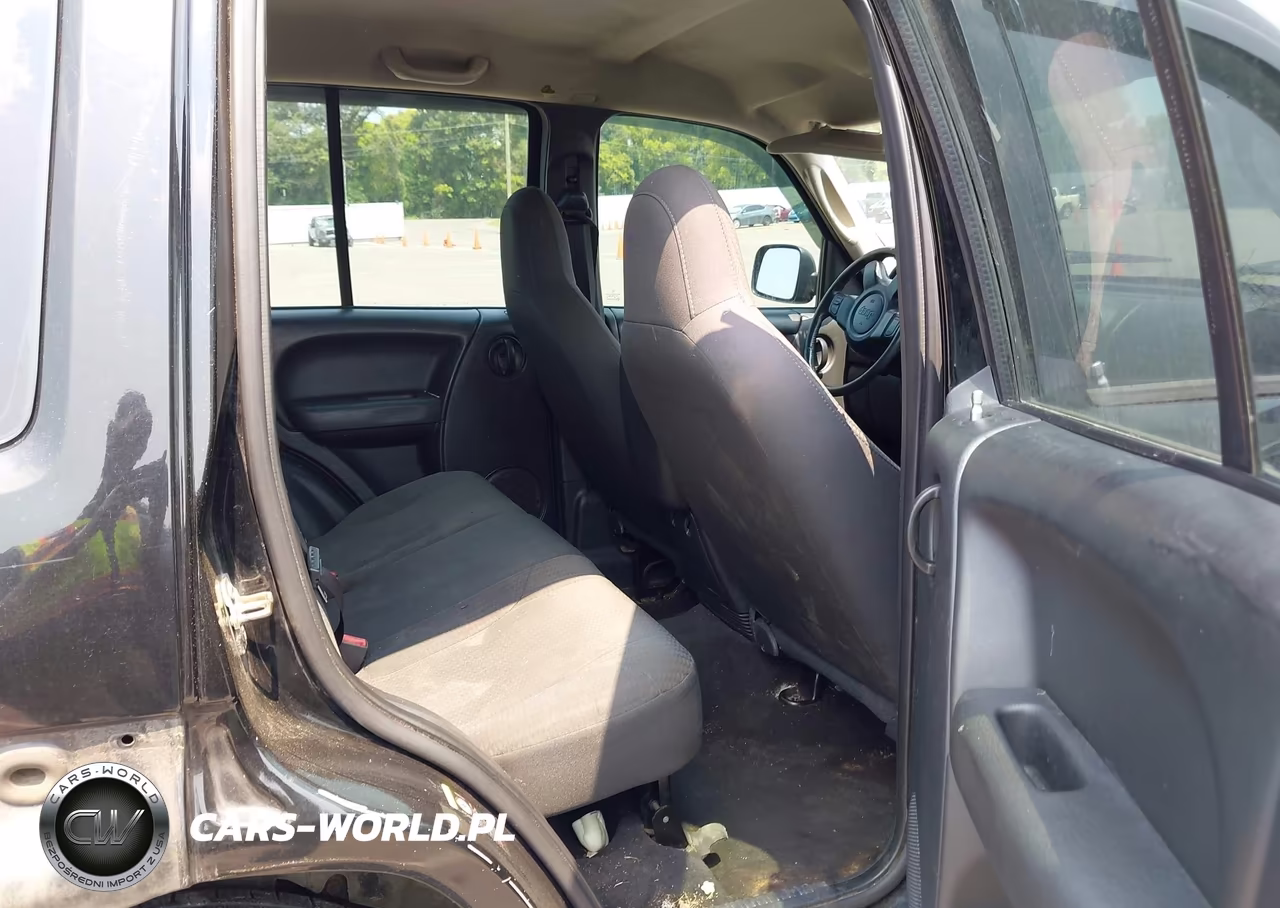 2004 Jeep Liberty Sport VIN:1J8GL48K94W318875 - 8