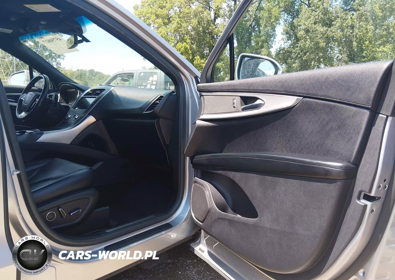 2020 Lincoln Nautilus Standard VIN:2LMPJ6J99LBL06869 - 5