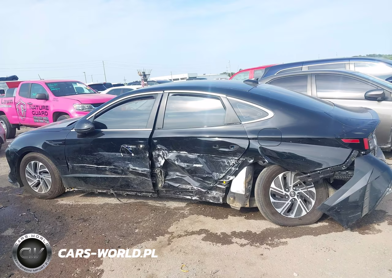 2026 Hyundai Sonata Hybrid Blue VIN:KMHL24JJ7TA143446 - 15