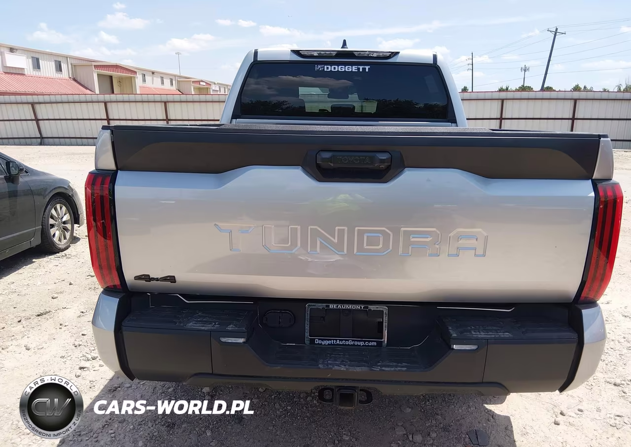 2025 Toyota Tundra Sr VIN:5TFKB5DB9SX332895 - 17