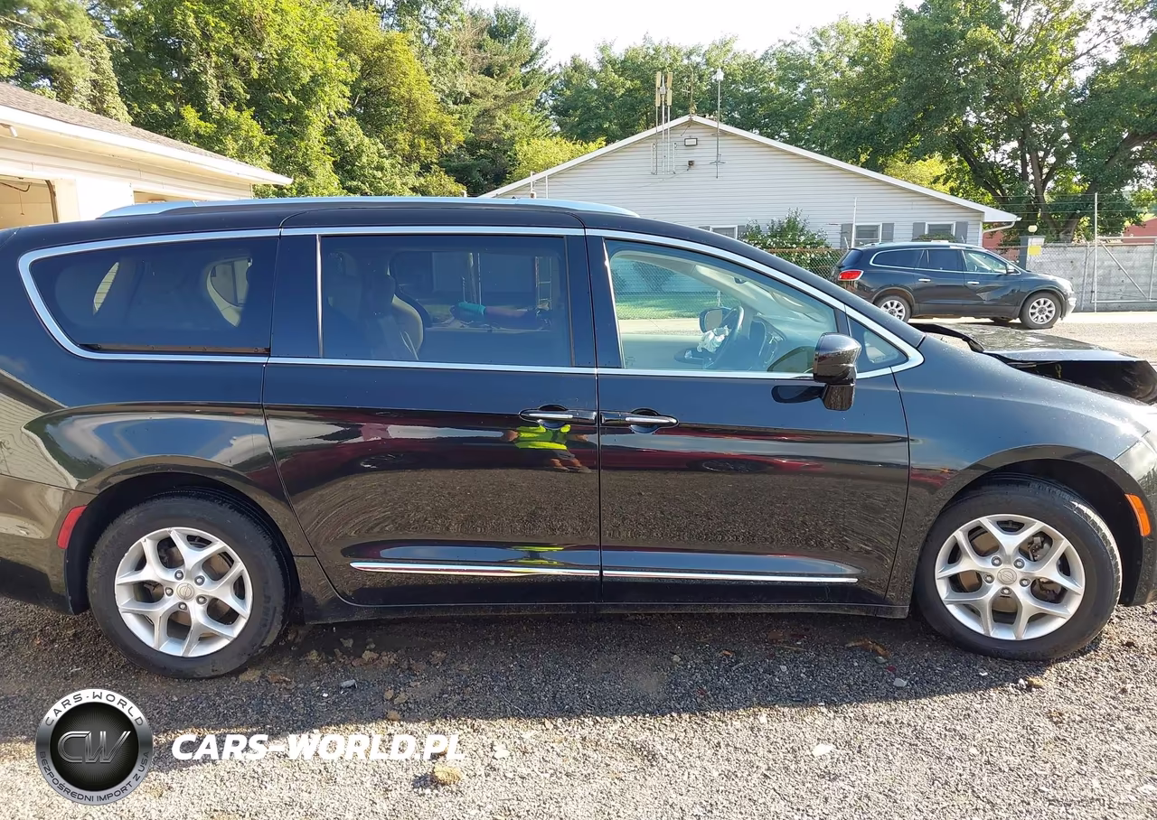 2018 Chrysler Pacifica Touring L VIN:2C4RC1BG2JR112322 - 14