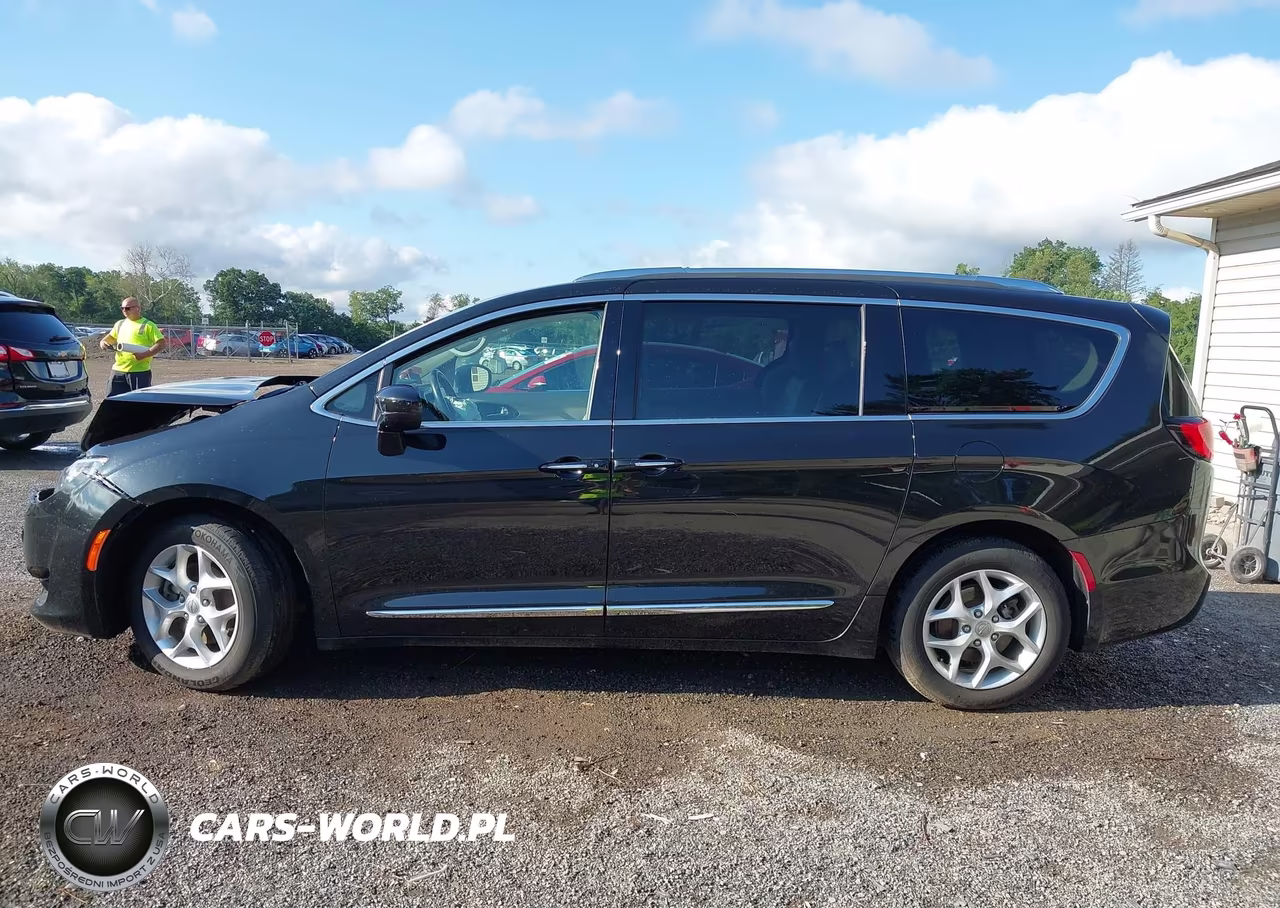 2018 Chrysler Pacifica Touring L VIN:2C4RC1BG2JR112322 - 15