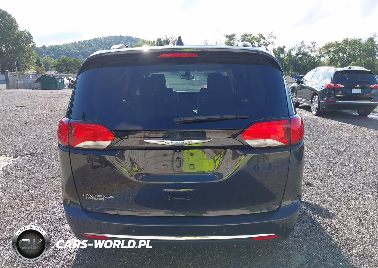 2018 Chrysler Pacifica Touring L VIN:2C4RC1BG2JR112322 - 17